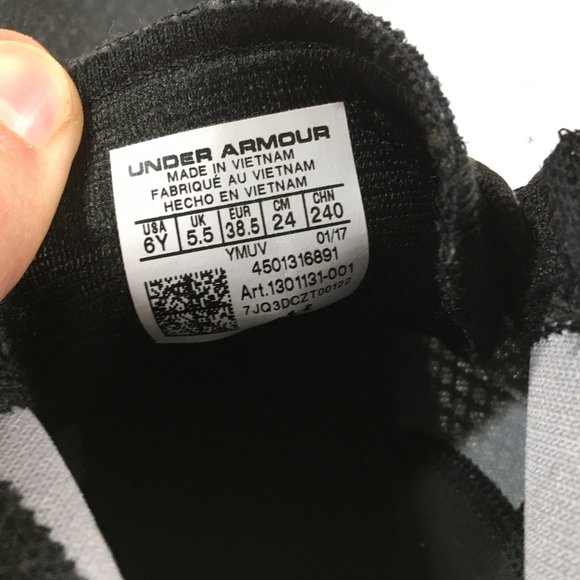 Under Armour Kickit2 Mid Lightweight Shoes Size 6Y - Picture 9 of 10